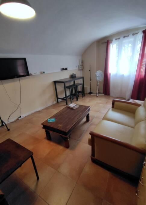 Studio Gite Mondragon Extérieur photo
